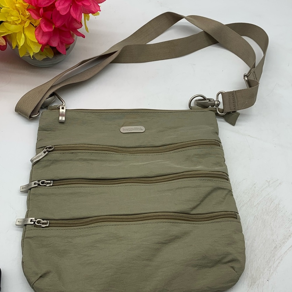 Baggallini Tan Nylon Crossbody lightweight Bag three zipper compatments MCB5491M